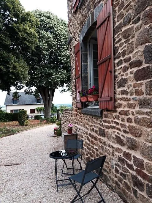 Holiday home Villa La Cote Du Chat 3* En Bretagne Romantique Hede-Bazouges